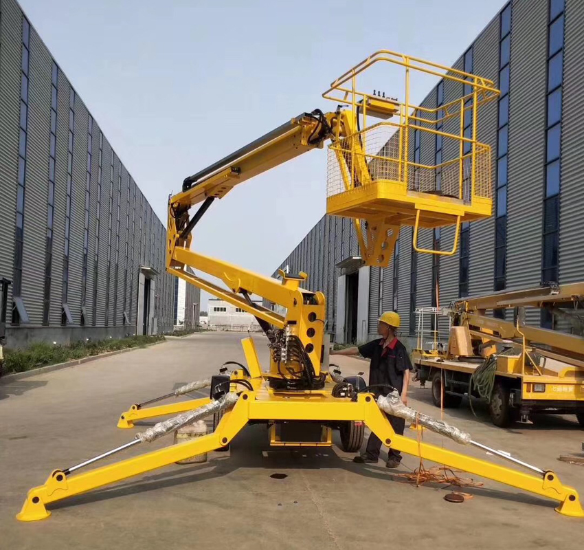 曲臂（bì）高空作業車